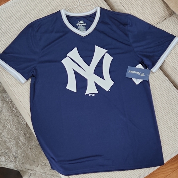 New York Yankees Short, Large From Fanatics, New - Picture 1 of 5